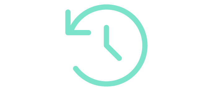 Ein hellgrünes Uhrensymbol, um das sich ein Pfeil gegen den Uhrzeigersinn windet und das Zeit oder Geschichte symbolisiert, auf hellgrauem Hintergrund.